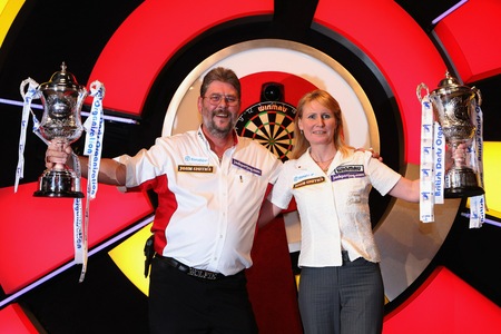 Die Sieger der Lakeside 2012 Martin Adams und Trina Gulliver